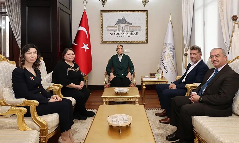 Vali Yiğitbaşı, Türkiye'nin İlk Geçici Koruyucu Ailesiyle Görüştü