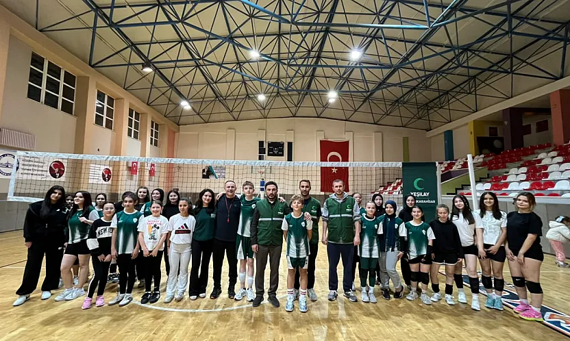 Yeşilay Afyonkarahisar Şubesi, ücretsiz voleybol kursu düzenliyor