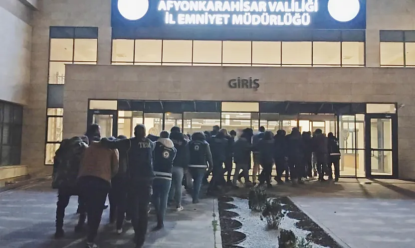 Yılbaşını Kana Bulamadan Afyon Polisi Gereğini Yaptı