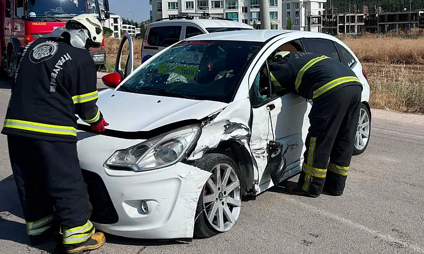 Yine Aynı Cadde, Yine Kaza! 2 Kişi Yaralandı