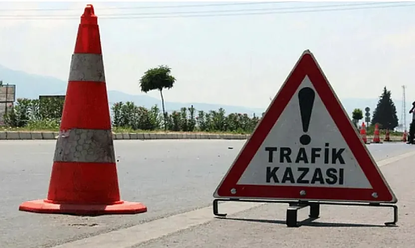 Yolcu Otobüsü Kamyonete Çarptı: 1 Ölü, 15 Yaralı
