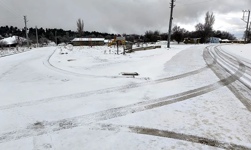 Yüksek Bölgelerde Kar Etkisini Gösteriyor