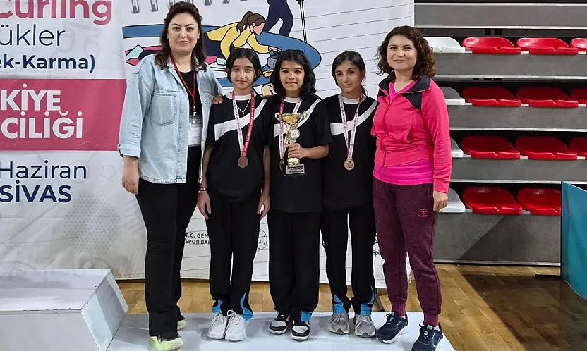 Yunus Emre Ortaokulu Kızlar Takım Büyük Gurur Yaşattı