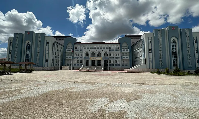 Zübeyde Hanım Kız Meslek Lisesi'nde Korkutan İddia! 5 Öğrenci Hastanede
